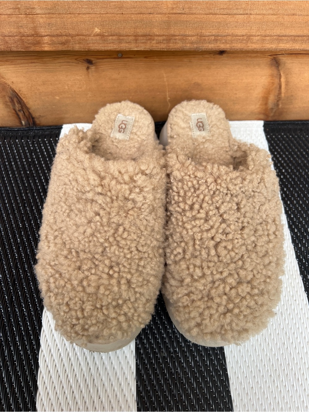 UGG Maxi Curly platforms— Tan